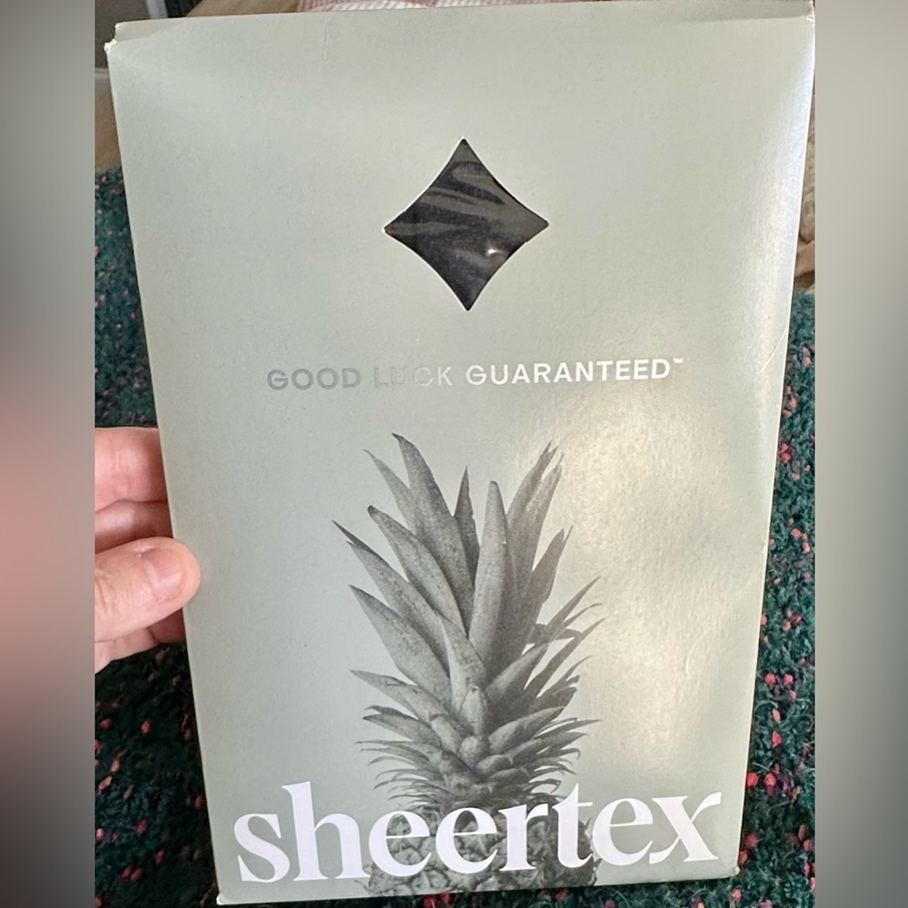 ‼️RARE‼️🎸SHEERTEX🎸🔥NWT🔥PINES CLASSIC SEMI-SHEER RIP-RESIST TIGHTS—S